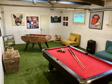 Chouette et Hibou 30 pers 2 gîtes jacuzzi, billard House in Normandy