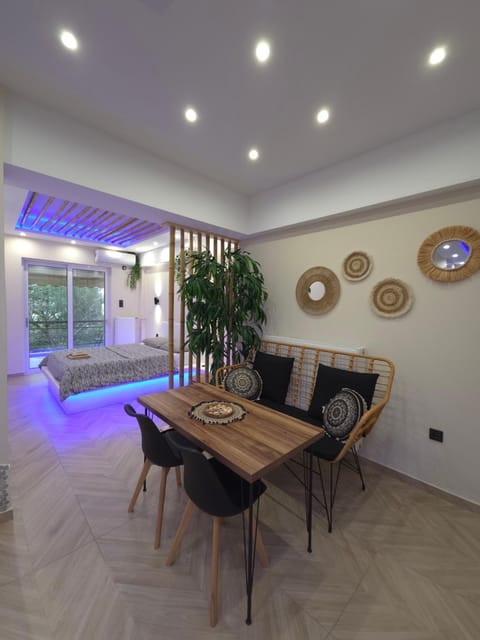 Boho 3siblings Apartment in Alimos