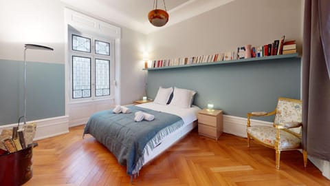 Bed, Library, Photo of the whole room, Bedroom, towels