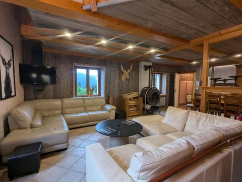 Communal lounge/ TV room, Living room, Evening entertainment