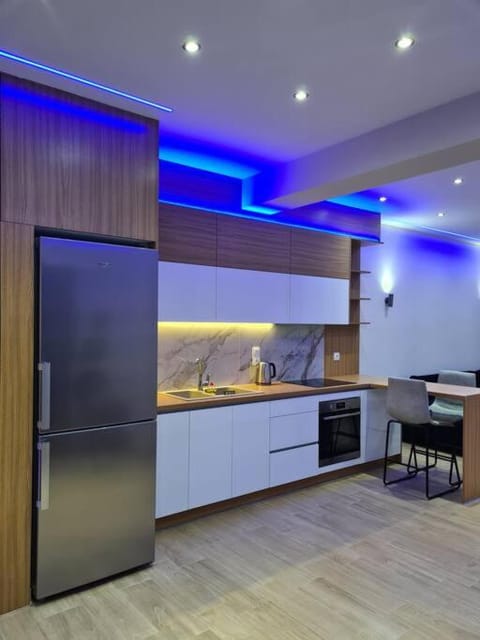 Kitchen or kitchenette, oven, pet friendly, stove