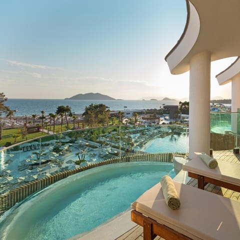 Pool view, Swimming pool