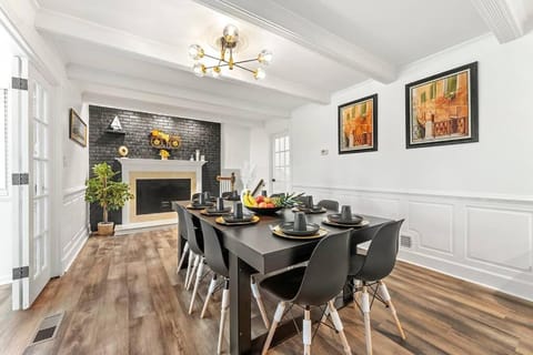 Exclusive Haven with Pool & Bar House in Atlanta