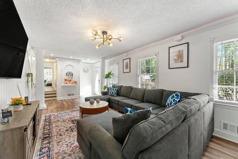 Exclusive Haven with Pool & Bar House in Atlanta