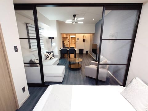Bed, TV and multimedia, Living room, Seating area