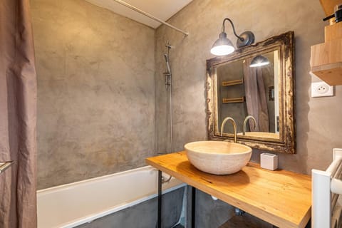 Le Contemporain - Terrace & Near Montmartre Apartment in Paris