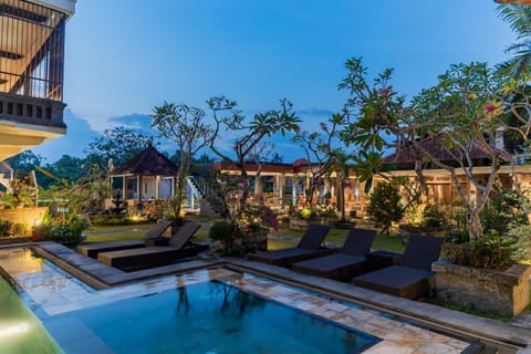 Property building, Natural landscape, Balcony/Terrace, Garden view, Pool view, Swimming pool, Swimming pool, sunbed