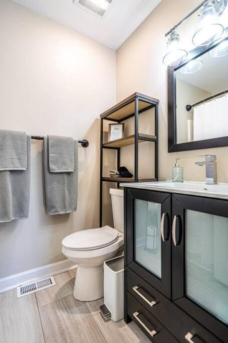 NEW Fully stocked luxury home close to I65 and I72 House in Wheeler Lake