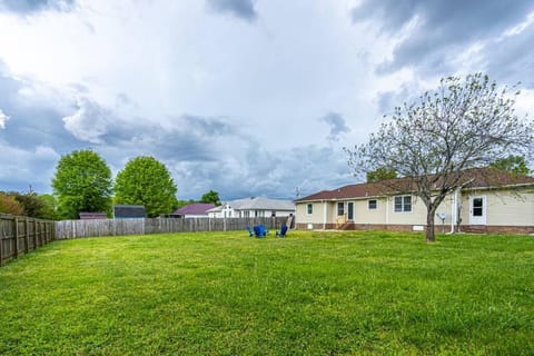 NEW Fully stocked luxury home close to I65 and I72 House in Wheeler Lake