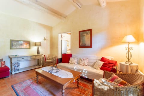 La Rivière Country House in Le Thor