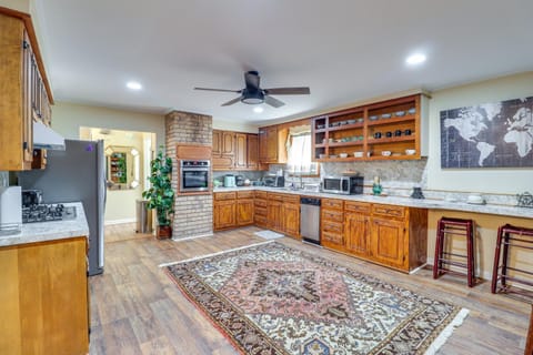 2 Mi to Dtwn Natchez Cozy Home with Yard and Patio! House in Natchez