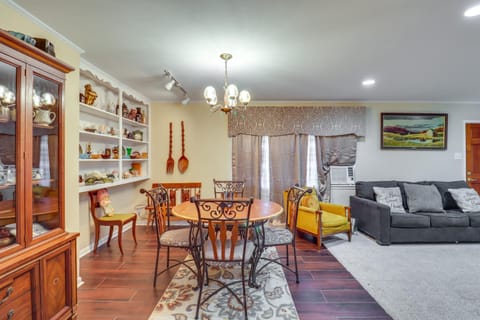 2 Mi to Dtwn Natchez Cozy Home with Yard and Patio! House in Natchez