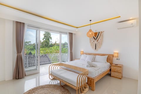 Photo of the whole room, Decorative detail