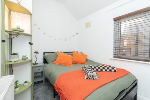 Bed, Bedroom, towels, towels