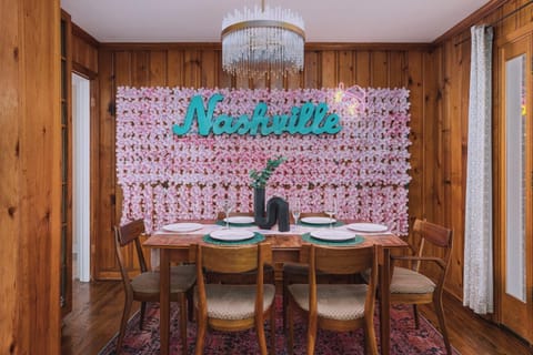 Nashville Gem Grill Mini Pickleball Sleeps 12 House in Nashville