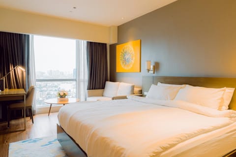 Bed, Living room, Photo of the whole room, Seating area, Bedroom