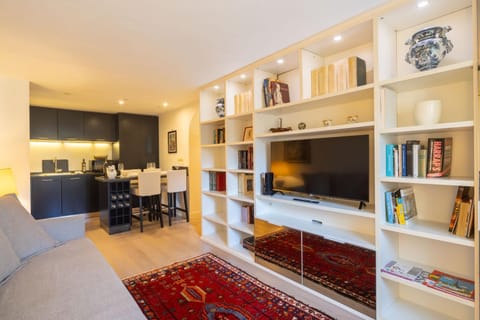 Kitchen or kitchenette, Living room, Dining area