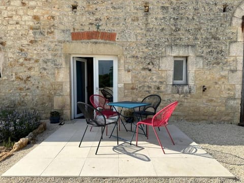 Property building, Balcony/Terrace, Dining area