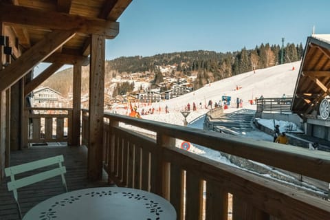 People, Winter, Skiing, Balcony/Terrace, Mountain view, group of guests