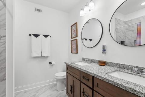 Chic 5BR Oasis in NOLA's Heart Apartment in Ninth Ward