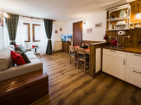 TV and multimedia, Kitchen or kitchenette, Living room, Dining area