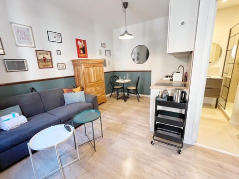 Kitchen or kitchenette, Living room, Seating area