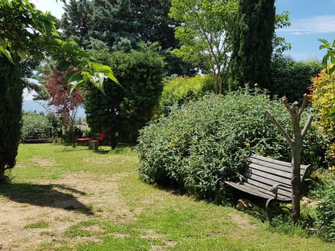 Les Gites de Catherine House in Apt