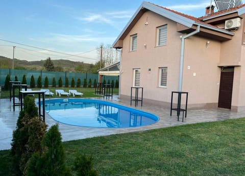 Property building, Day, Swimming pool
