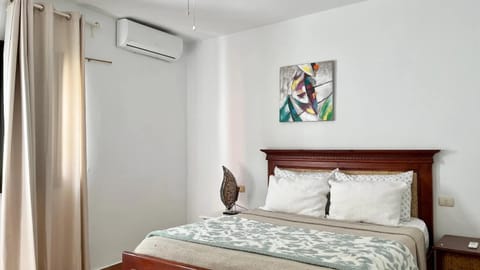 Bedroom, air conditioner