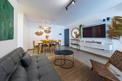 TV and multimedia, Living room, Dining area