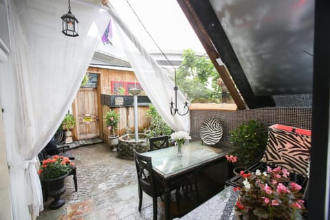 Patio, Dining area