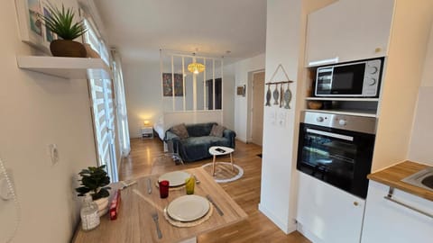 Seating area, kitchen