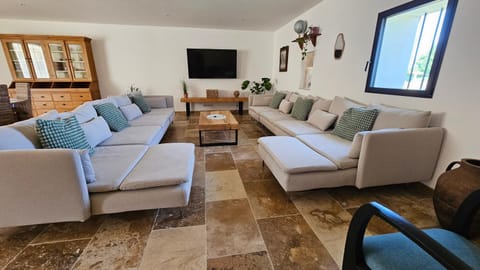 Communal lounge/ TV room, TV and multimedia, Living room, Seating area, Evening entertainment