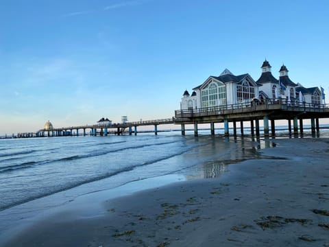 Neighbourhood, Beach