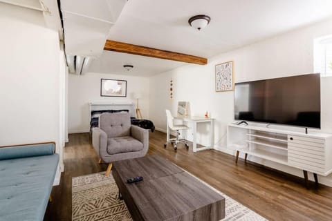 Stay Portland - 95 WalkScore on Division Quaint One BR Apt House in Portland