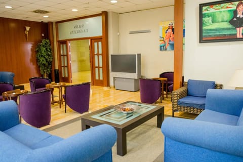 Communal lounge/ TV room