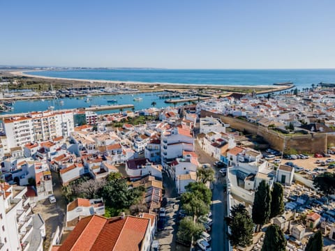 Property building, Nearby landmark, Natural landscape, Beach, City view, River view, Sea view, Location
