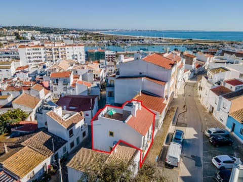 Bird's eye view, City view, Sea view, Street view, Location, Parking
