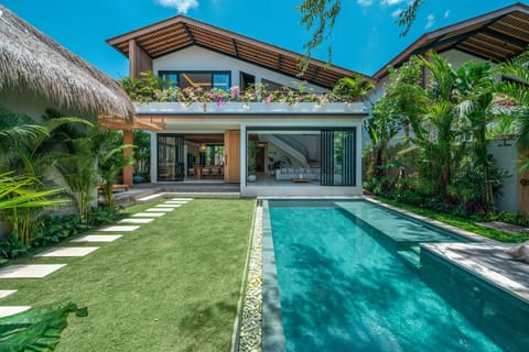 Property building, Day, Garden, Garden view, Pool view, Swimming pool