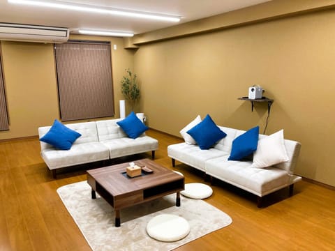 Living room, Photo of the whole room