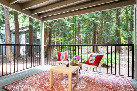 Day, View (from property/room), Balcony/Terrace, Seating area, Garden view