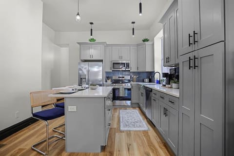 Jefferson Avenue- Large St Louis Home Game Room & Walkable Location House in Saint Louis