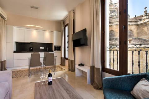 Coffee/tea facilities, Balcony/Terrace, Kitchen or kitchenette, Living room, Seating area, Dining area