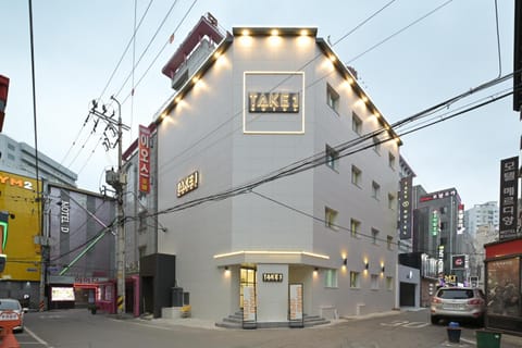 Property building, Neighbourhood
