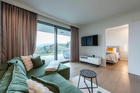 Communal lounge/ TV room, Living room, Seating area, Mountain view
