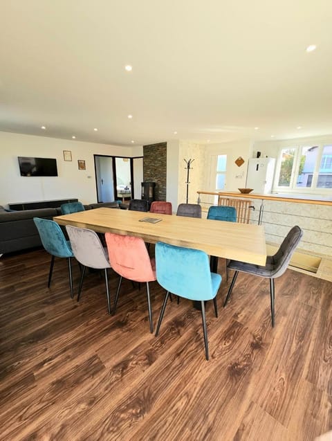 Living room, Dining area
