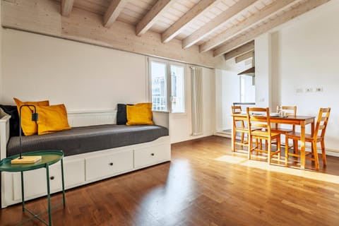 Living room, Photo of the whole room, Seating area, Dining area