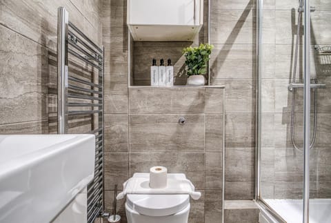 Blue Horizon 1-Bedroom Apartment Near Hospital Apartment in Cardiff