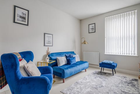Blue Horizon 1-Bedroom Apartment Near Hospital Apartment in Cardiff