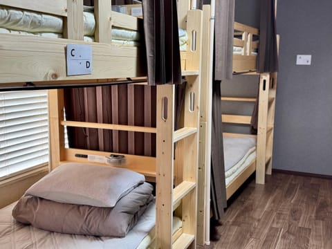 Bedroom, bunk bed